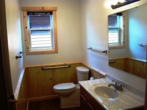 Cabin 7 1st floor bathroom with shower